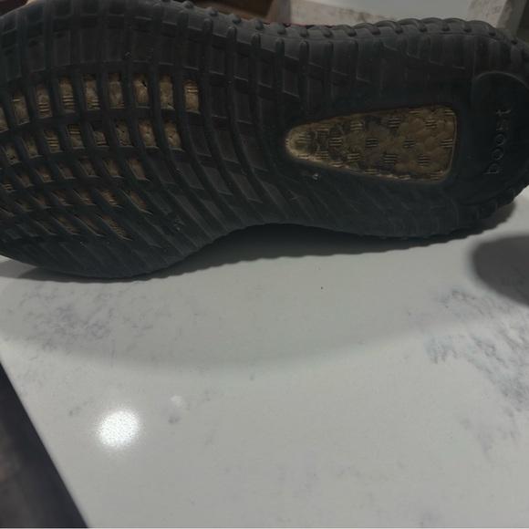 EUC Yeezy adidas sneakers - Picture 10 of 11
